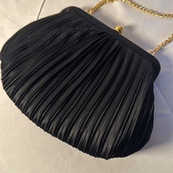 Elegant Black Pleated Clutch Bag - Picture 2 of 4